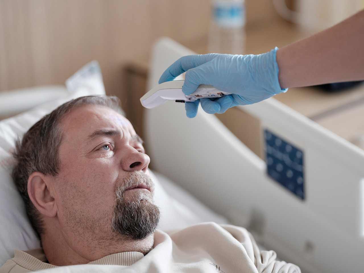 Aos 8 anos, Miguel Veronese Saraiva começou a sentir dores e queimação na mandíbula, do lado direito. Em março de 2023, um exame detectou uma fratura no dente 47, mas como estava calcificando corretamente, a dor passou.