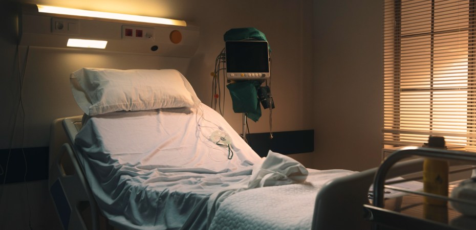 Como lidar com a dor e o medo após a perda de um colega de quarto no hospital