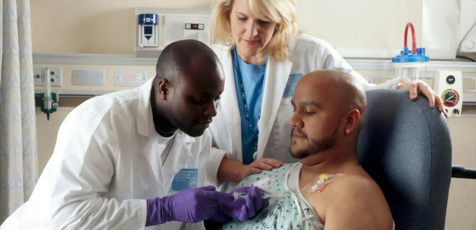 Pessoas caminhando em parque Ilustração de atividade física simples e preventiva.