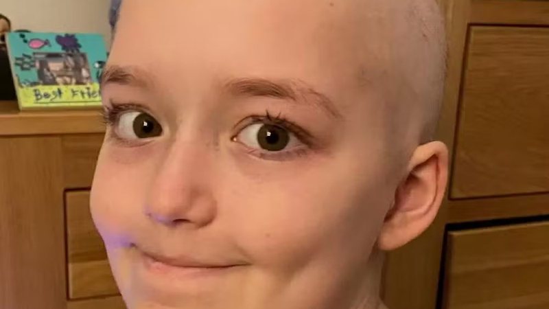 Menina de 12 anos morre de câncer raro após sinal inesperado